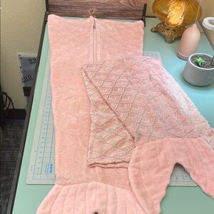 Pink mermaid tail fleece blankets